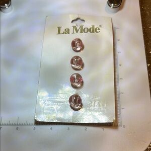 La Mode Pink Buttons